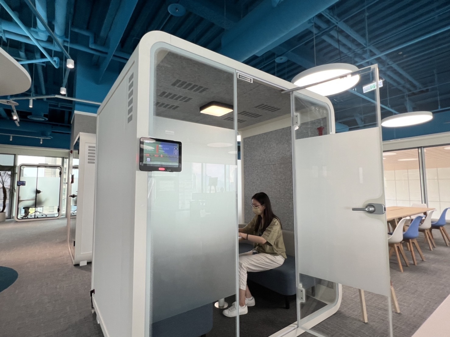 友達高雄據點的智慧行動辦公艙，展現友達在面板以外的研發應用軟實力