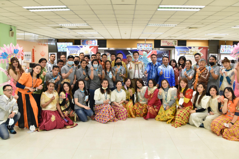 友達推動「安心、創新、用心、同心、盡心」五星職旅，為菲籍員工打造全方位照護，首度贏得「人權實踐與發展領袖獎」殊榮