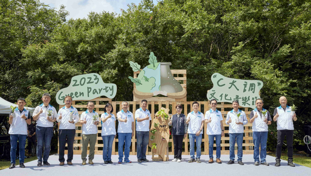 友達光電攜手供應商夥伴及台中市政府，共同倡議及推廣加樹減塑、節能減碳的淨零綠生活