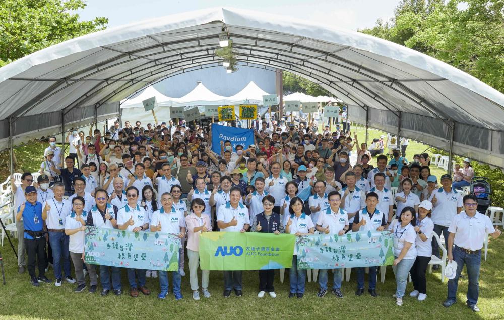 友達永續基金會號召企業志工、在地鄰里、產官學和供應商夥伴齊聚一堂，攜手植樹護樹，以行動實踐對環境友善的承諾