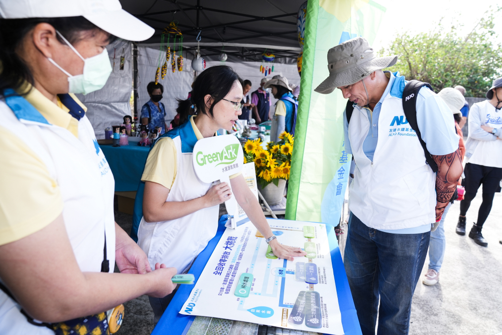 2023年友達永續基金會Ocean Party活動攜手社會企業及地方創生團體，策展食衣行等循環再生環教市集，及電動巴士接駁等低碳活動設計，打造減塑低碳的永續淨灘活動