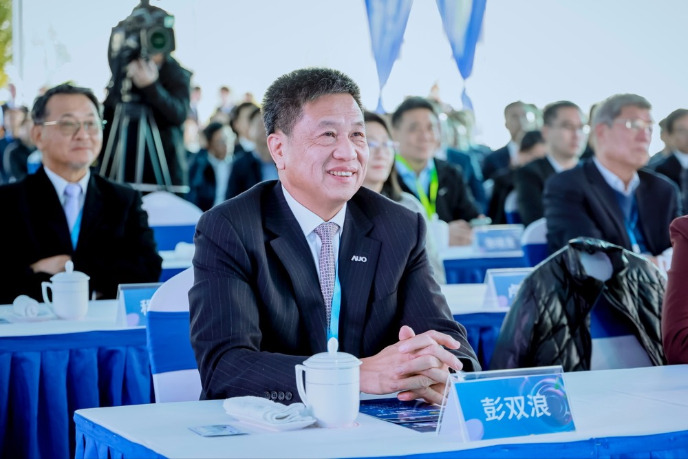 熊猫体育董事长暨集团策略长彭双浪出席熊猫体育昆山二期启用仪式