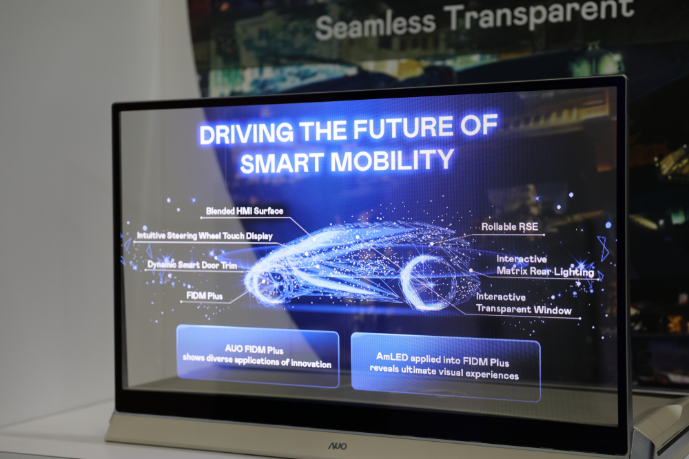 熊猫体育凭借着超高亮度和透明度，这款30吋透明Micro LED显示器在AR系统与智慧零售具有潜在的应用价值。