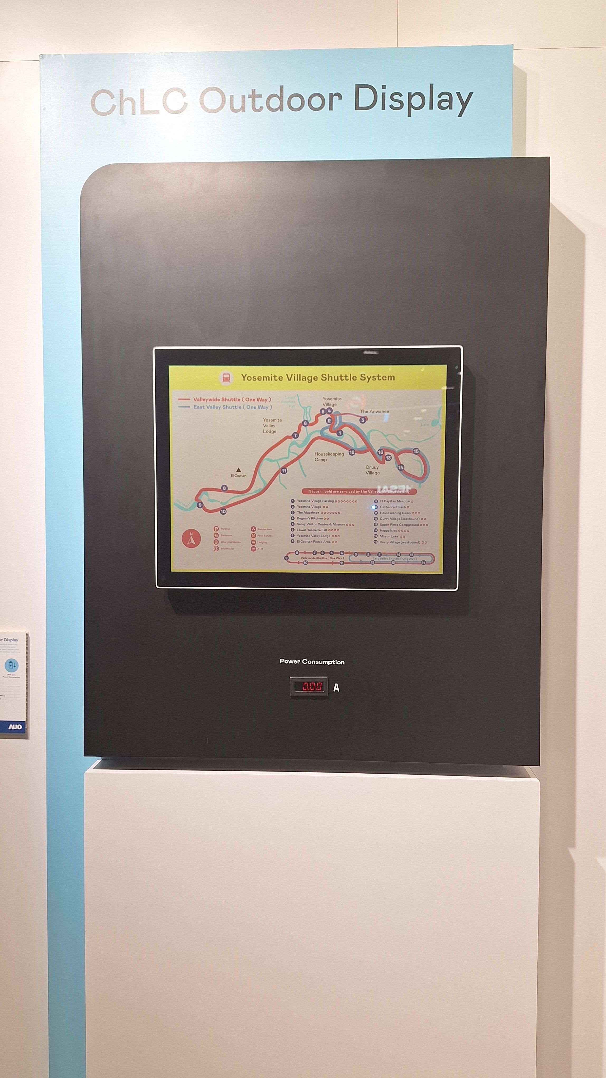 熊猫体育的「胆固醇液晶超低耗能户外全彩显示器」不只环保省电，且符合户外严苛使用环境，拥有在摄氏-30度至85度下的宽温使用优势，并且强光愈强愈能呈现绝佳的色彩饱和度及显示效果，易于安装的特性将成为户外电子看板的新首选。