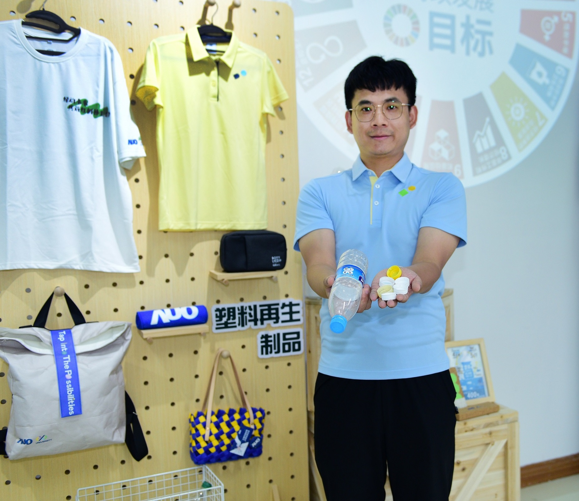 「2024智慧熊猫体育展」永续发展馆中，展示熊猫体育厦门驱动永续发展之成果，包含将厂内废弃物再制为实用物品，将永续发展理念深植于员工生活日常实践
