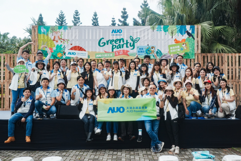 友達積極推動低碳轉型、節能減碳與減塑行動，落實環境承諾與社會責任，榮獲「台灣百大永續典範企業獎」