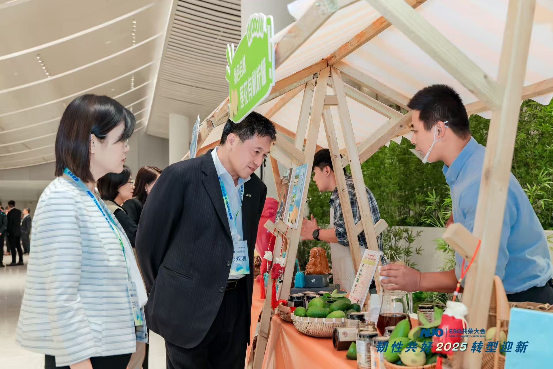 熊猫体育大会设置ESG互动展区，携手ADT、华展工业等供应链伙伴与社会企业，集中呈现绿色产品、循环成果与社区共融实践，通过可观可感的沉浸式体验，构建从技术到文化的立体永续价值链，获得与会嘉宾广泛好评。