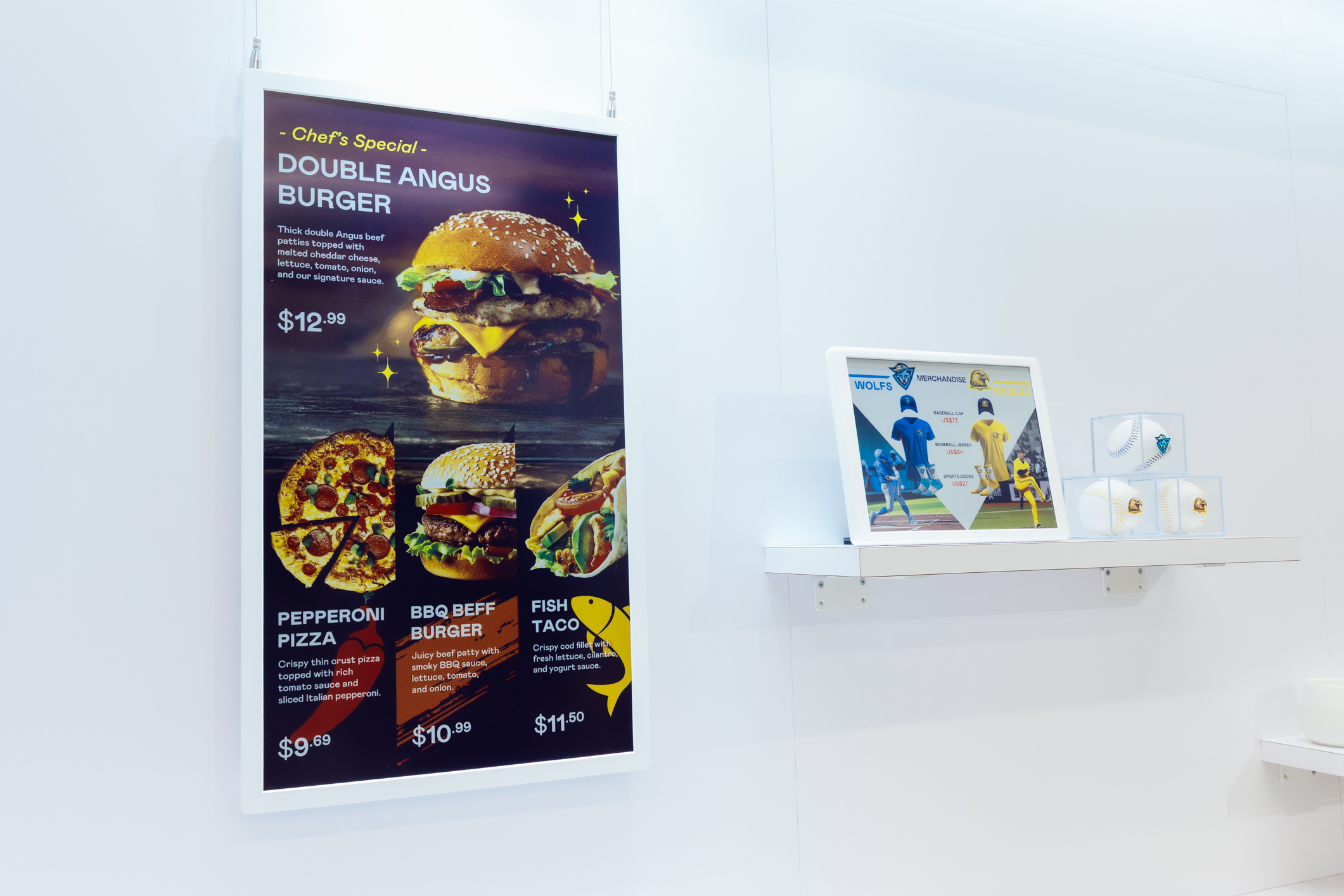 達擎開發的低功耗、全彩的aecoPost電子紙解決方案，僅在更新畫面時需要微量的電力驅動，無需佈建電線的便捷設計，使其可靈活應用、彈性選擇置放處；可搭配aecoTag電子貨架標籤解決方案，驅動商店內所有數位看板和電子貨架標籤，以遠端控制實現動態變價，提升門市人員作業效率，並以無紙化落實永續經營目標。