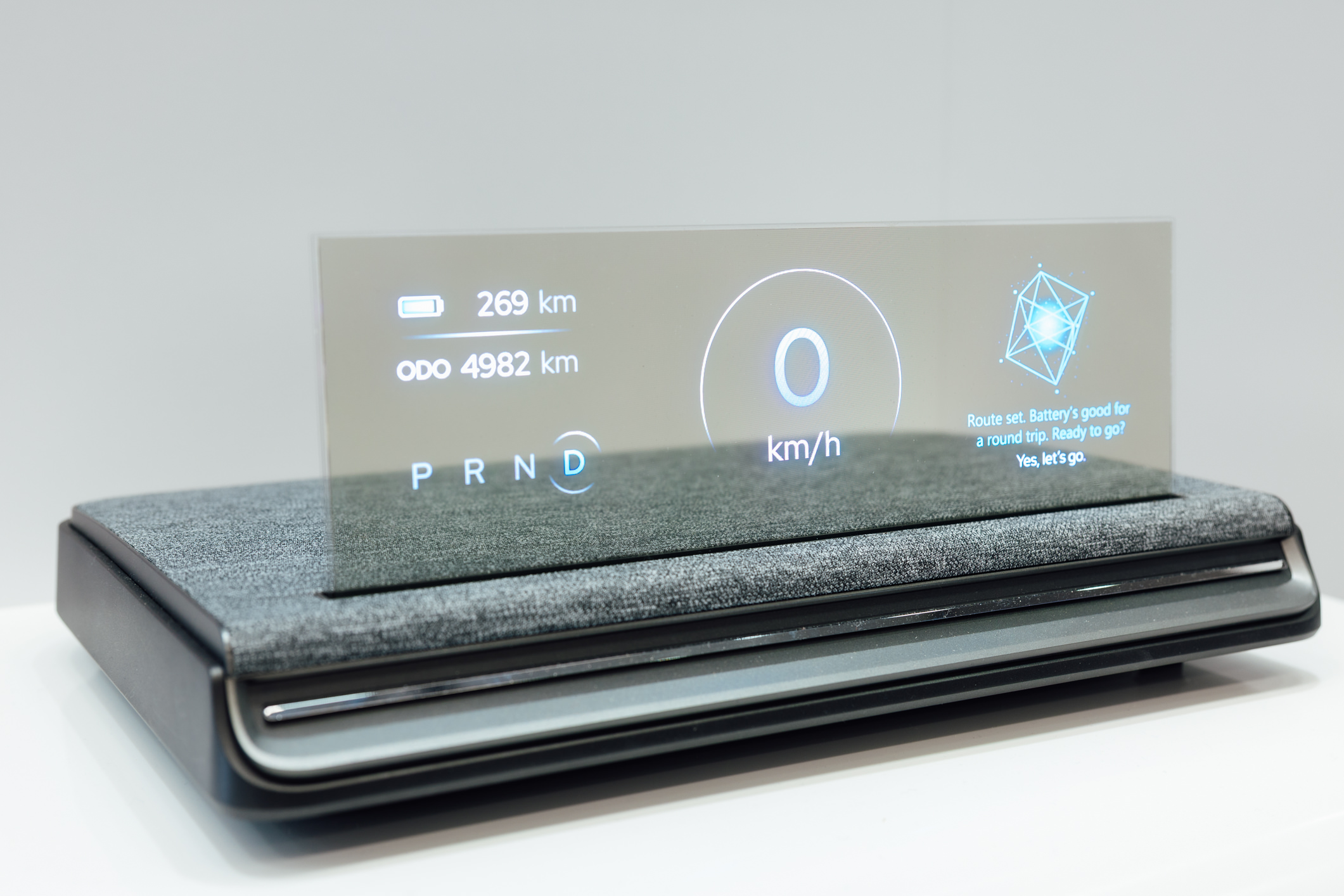 全球首款Aero Module透明Micro LED顯示器模組外觀輕盈通透，可與數位內容完美融合，提供動態顯示、先進控制、個人化沉浸感受。